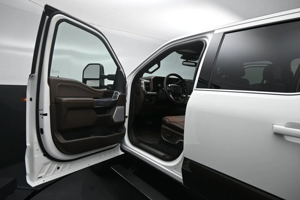 Used 2025 White Ford King Ranch image 9