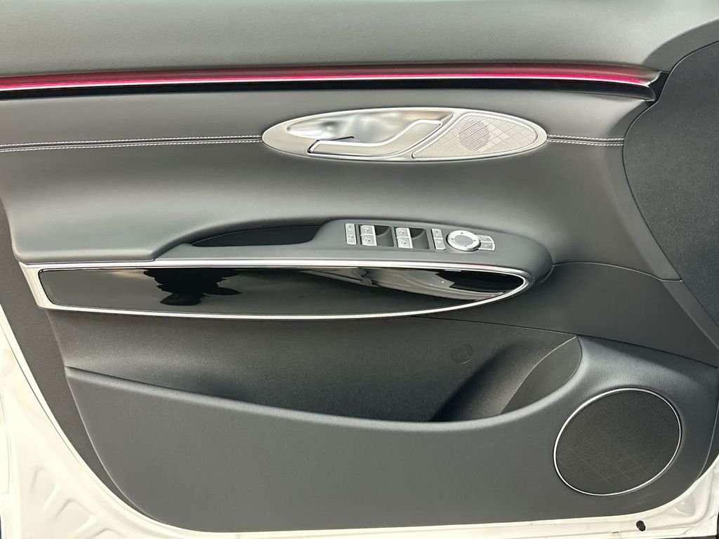 2026 GENESIS GV70 Standard - Photo 12