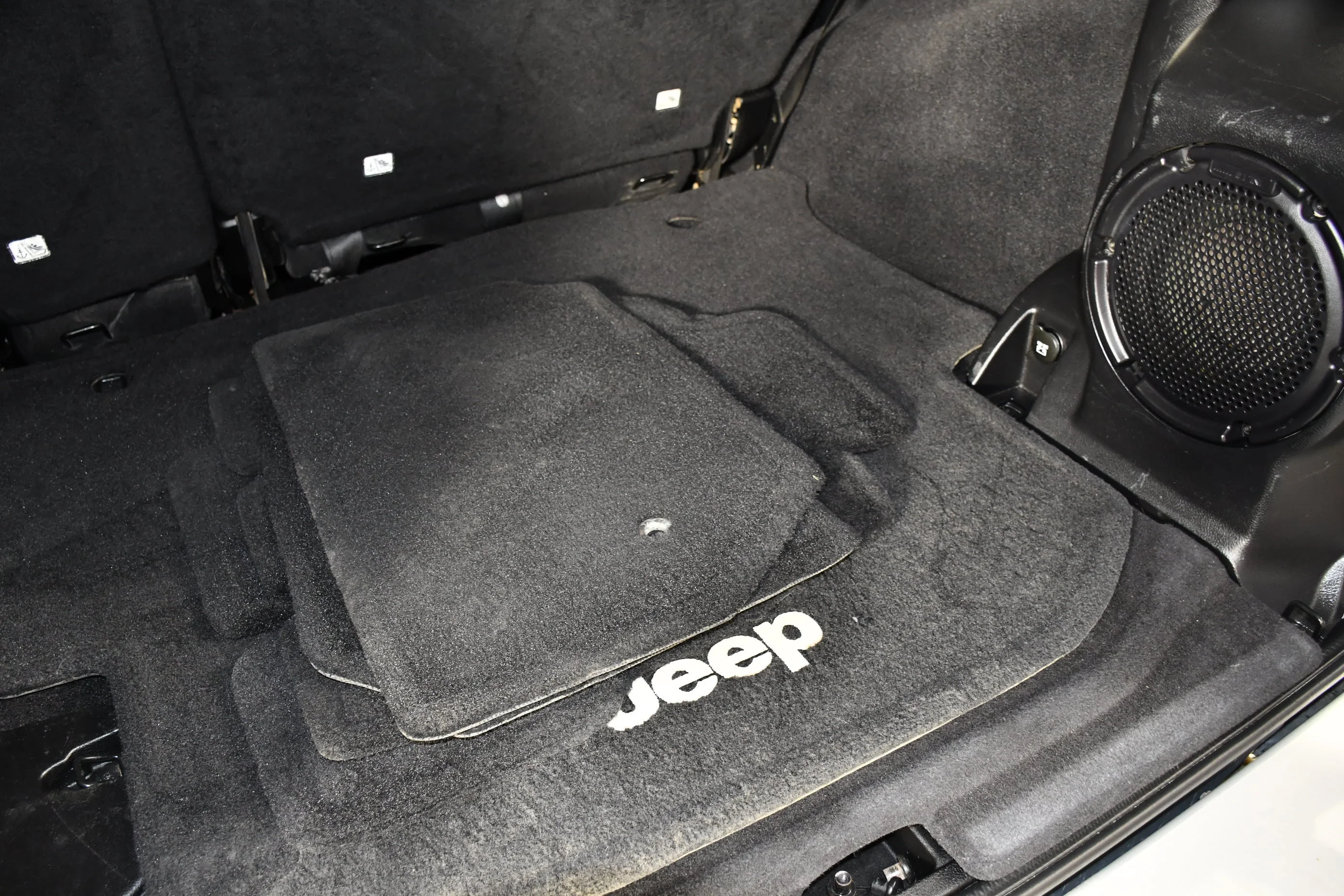 Used 2013 Billet Silver Metallic Jeep Sahara image 49