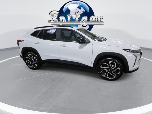 New 2026 Summit White Chevrolet 2RS image 9