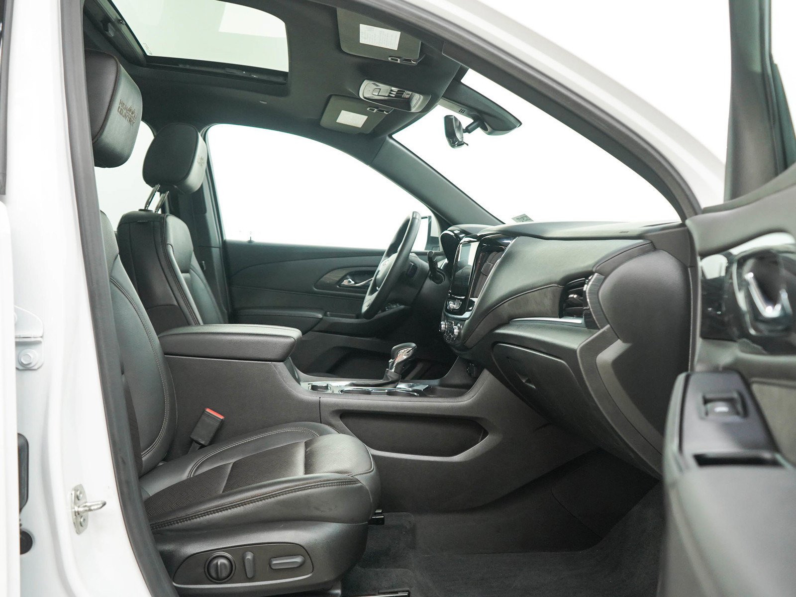 Used 2023 IRIDESCENT PEARL TRICOAT Chevrolet High Country image 11
