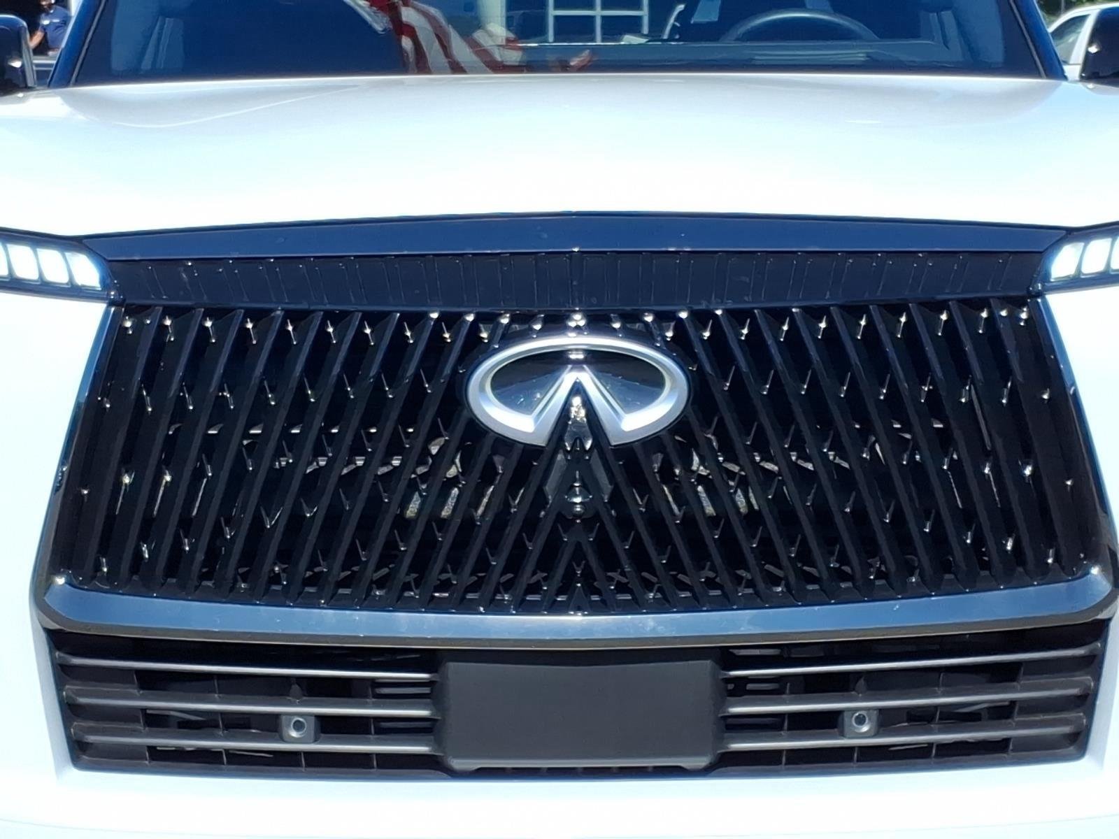 Used 2026 Radiant White/Black Obsidian INFINITI AUTOGRAPH image 13