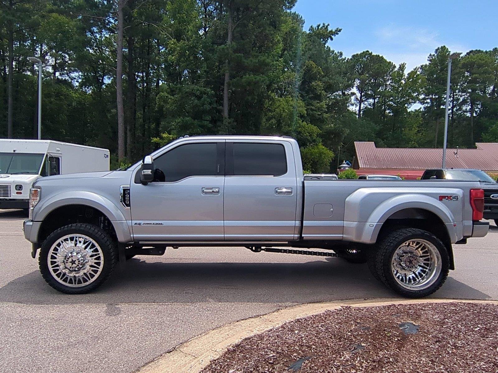 Used 2022 Agate Black Metallic Ford King Ranch image 2