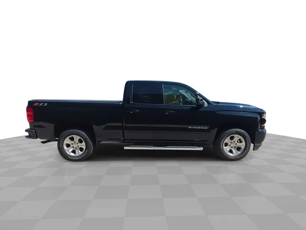 Used 2018 Black Chevrolet LT image 9