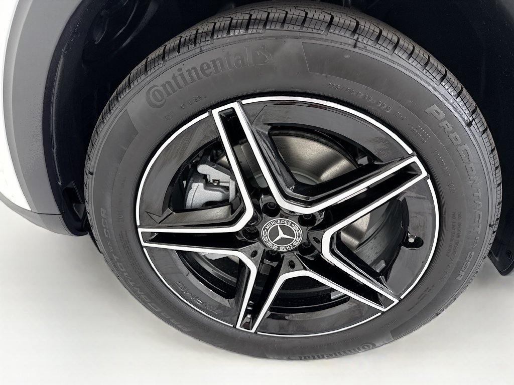 New 2026 Polar White Mercedes-Benz GLB 250 image 29