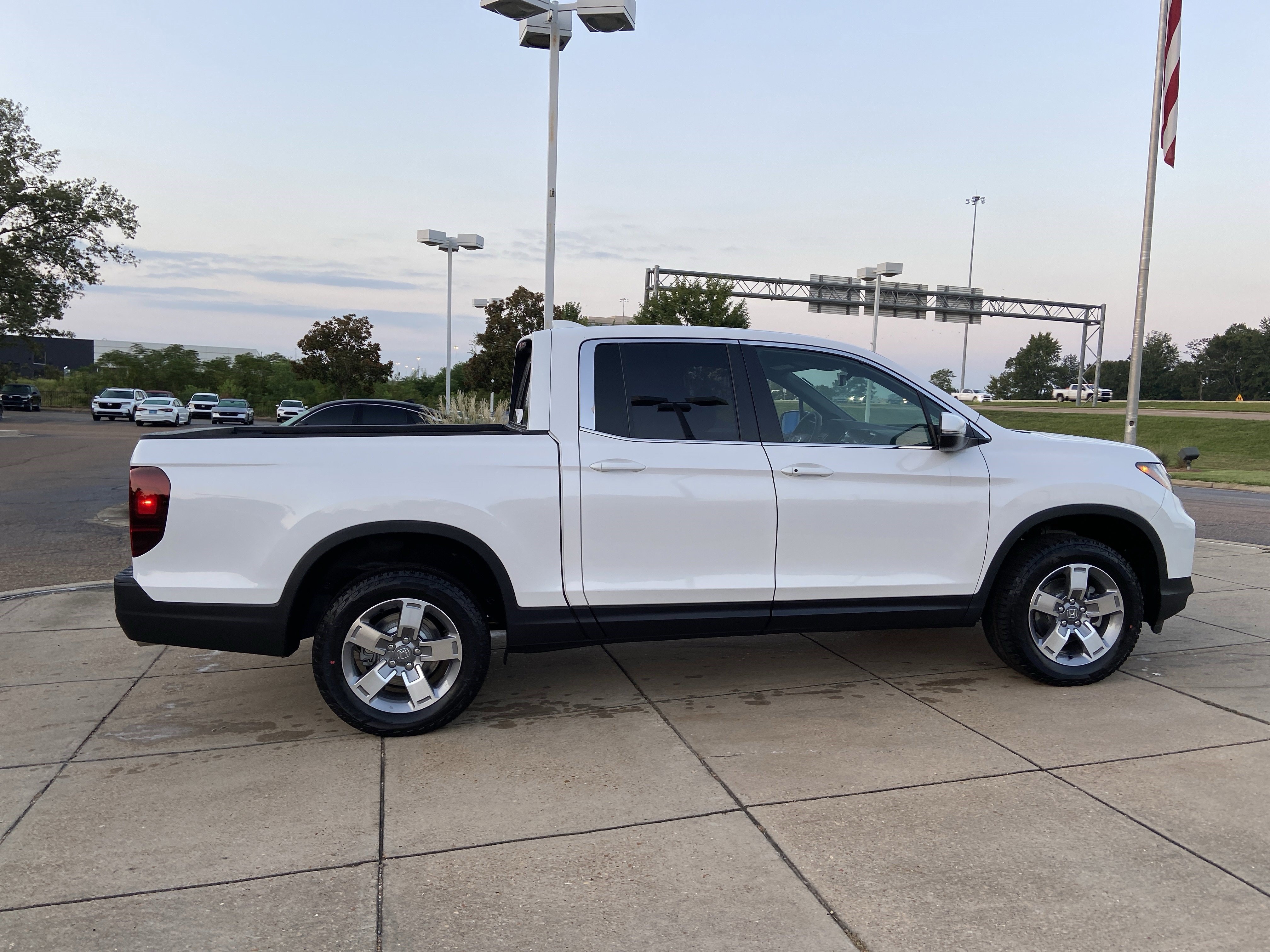 New 2026 Platinum White Pearl Honda RTL image 11