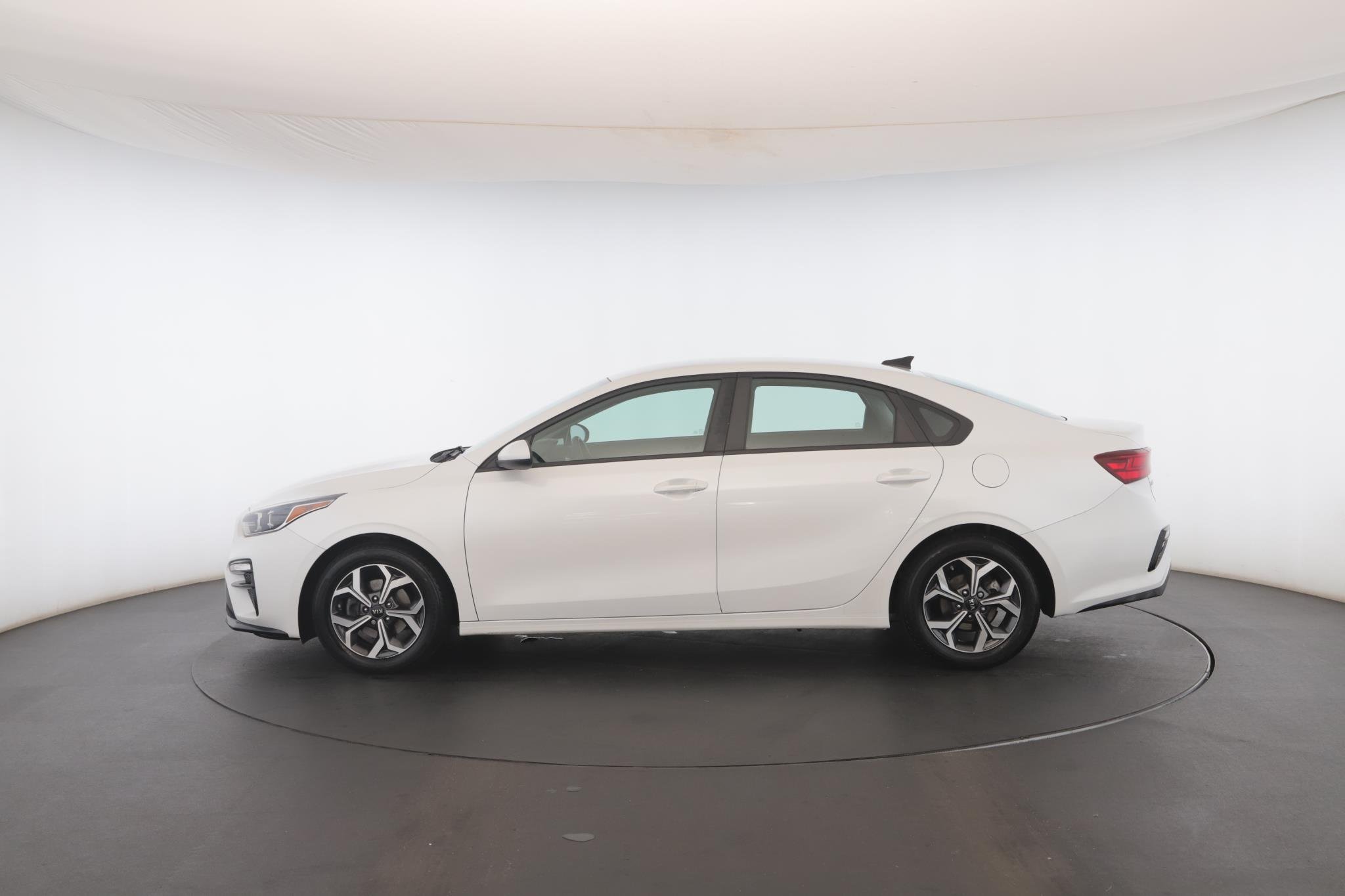 Used 2021 Snow White Pearl Kia LXS IVT image 18