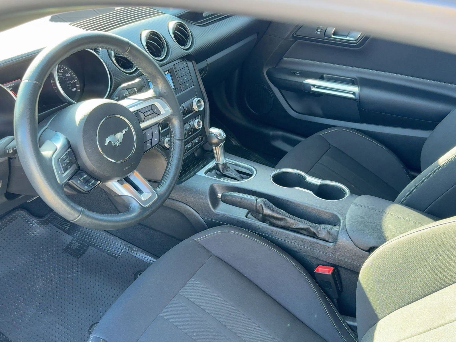 2021 Ford Mustang EcoBoost photo 4