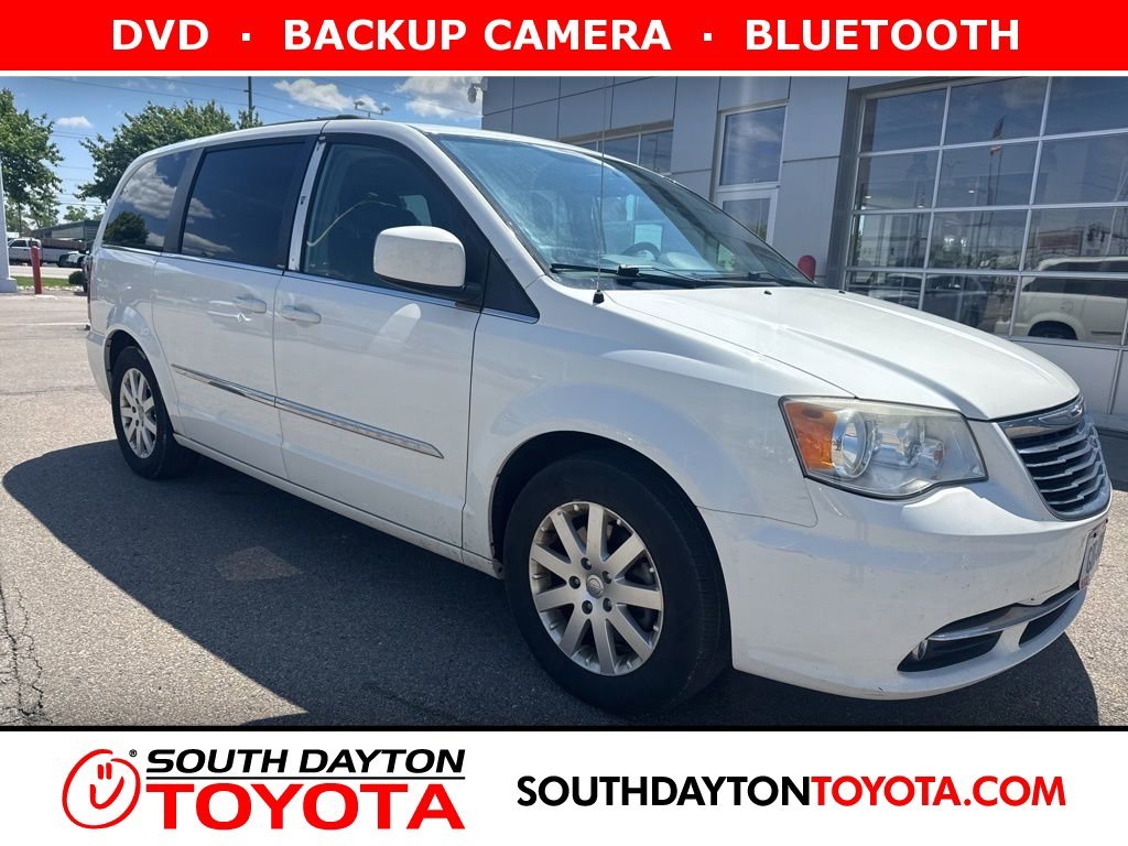 2013 Chrysler Town & Country Touring's photo