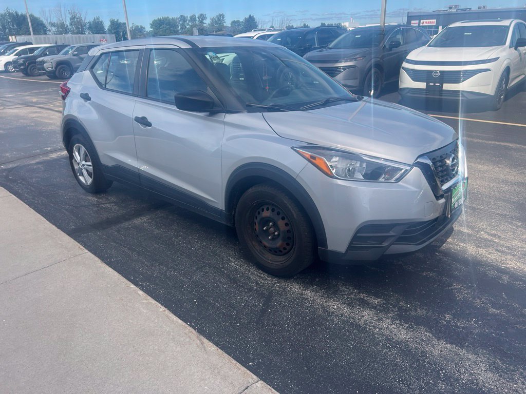 Used 2020 Brilliant Silver Metallic Nissan S image 7