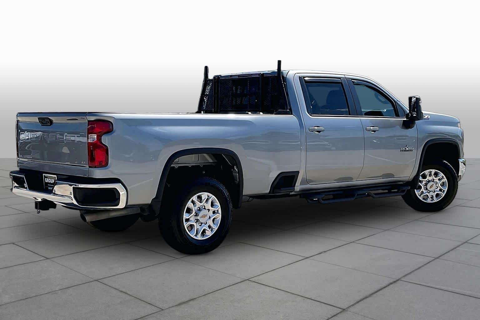 Used 2025 Sterling Gray Metallic Chevrolet LT image 13
