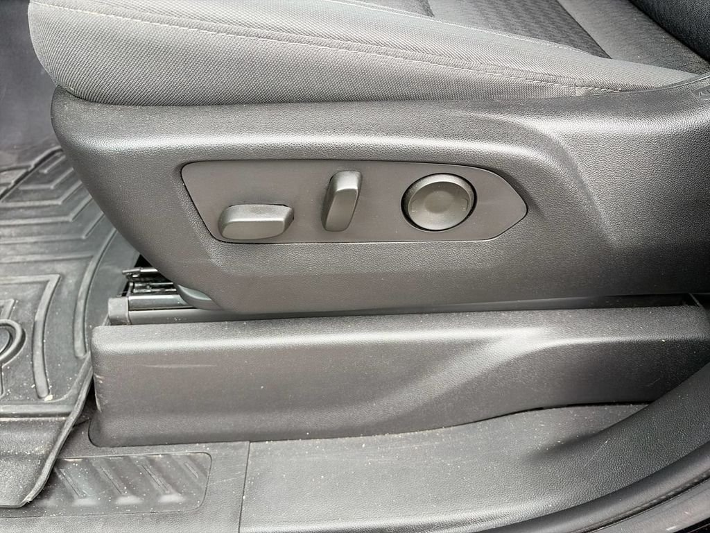 Used 2022 Black Chevrolet Custom image 15