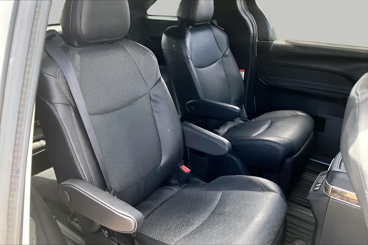 Used 2025 Wind Chill Pearl Toyota Platinum image 17