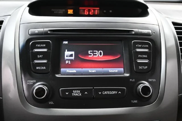 Used 2015 Red Kia LX image 21
