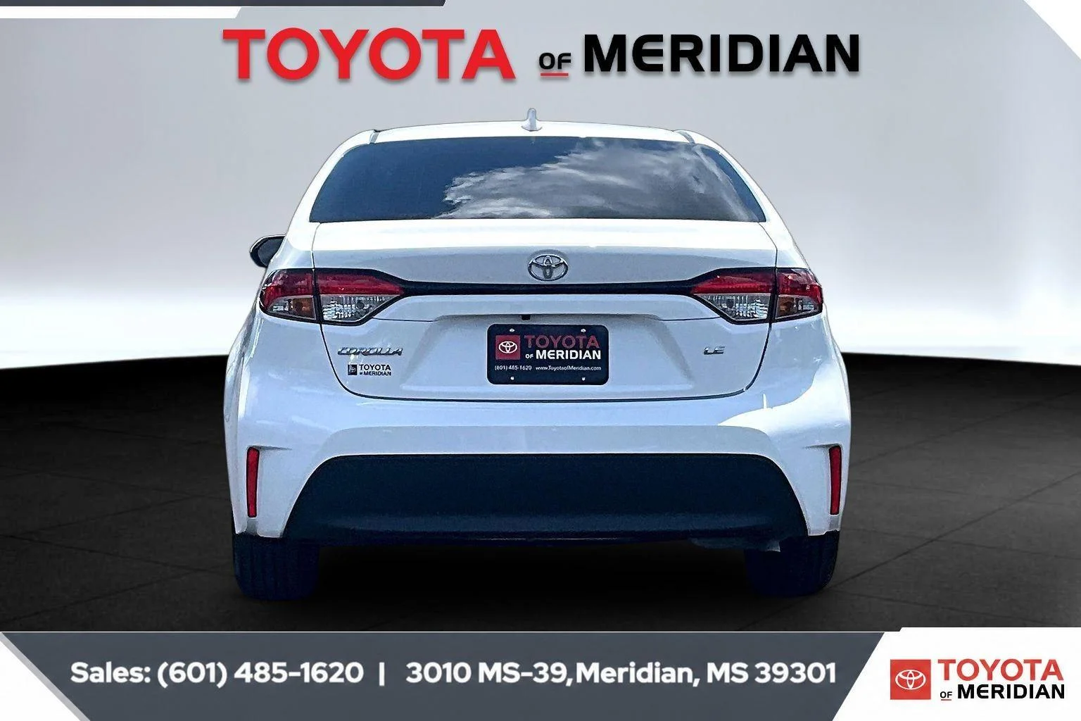 Used 2023 Ice Cap Toyota LE image 4