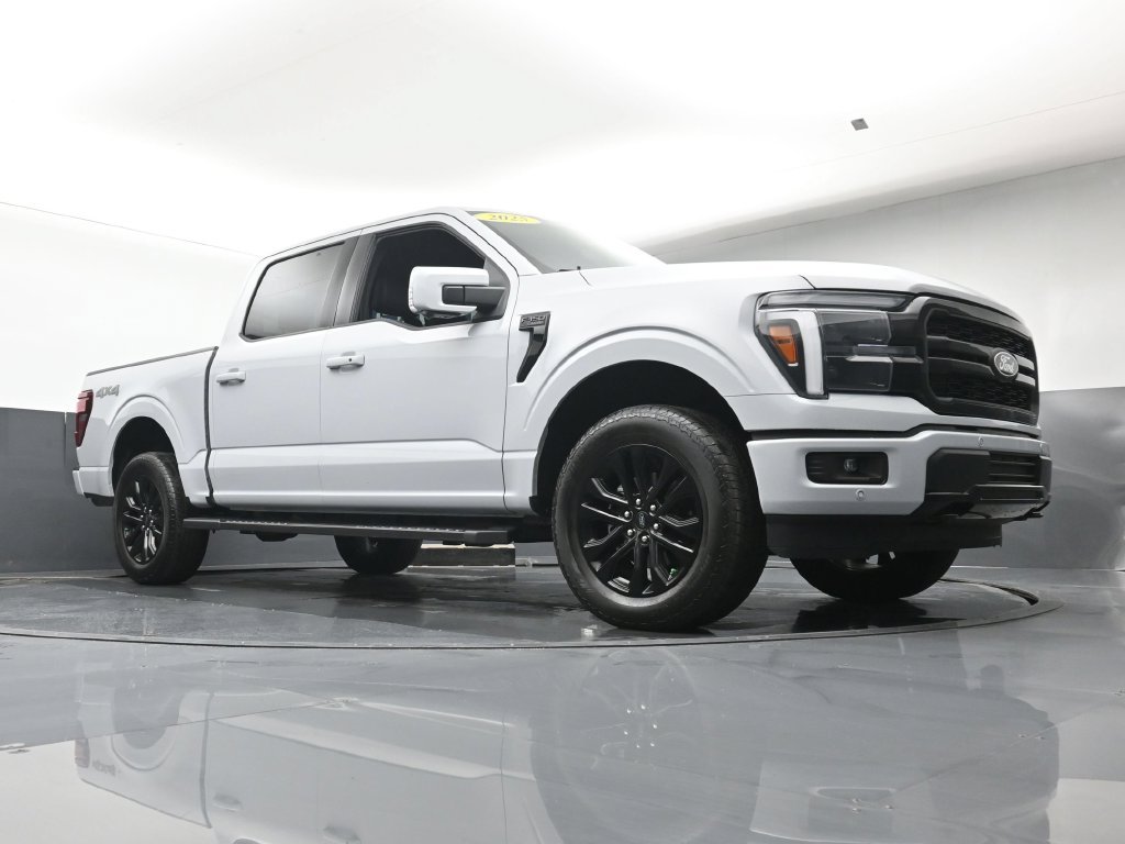 Used 2025 White Ford Lariat image 27
