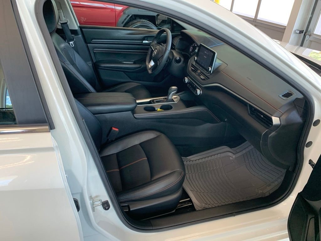 2020 Nissan Altima SR - Photo 20