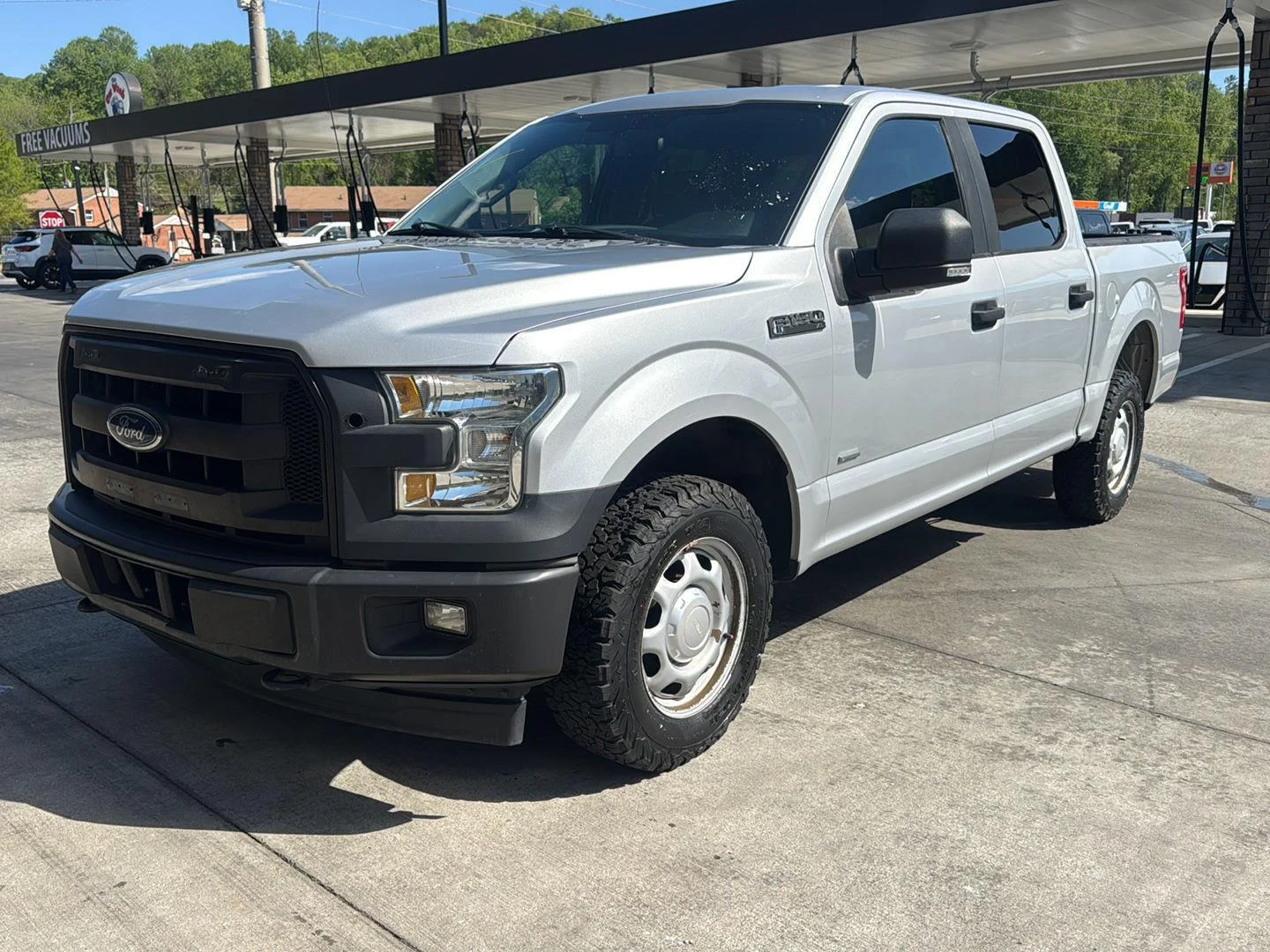 2017 Ford F-150 XL 4x4 SuperCrew 5-1/2 Box's photo