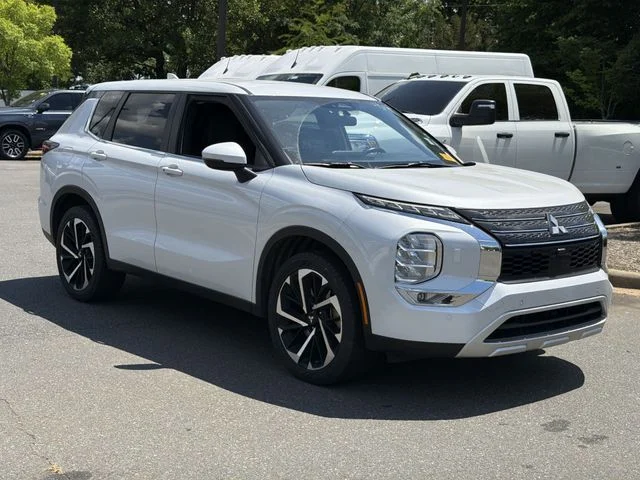 Used 2024 Silver Mitsubishi  image 6