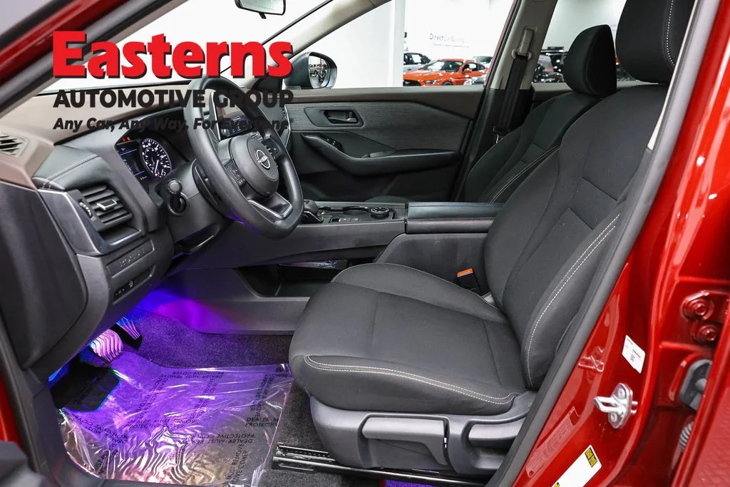 Used 2023 Red Nissan S image 14