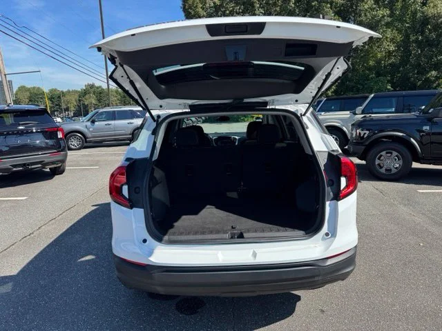Used 2023 White GMC SLE image 7
