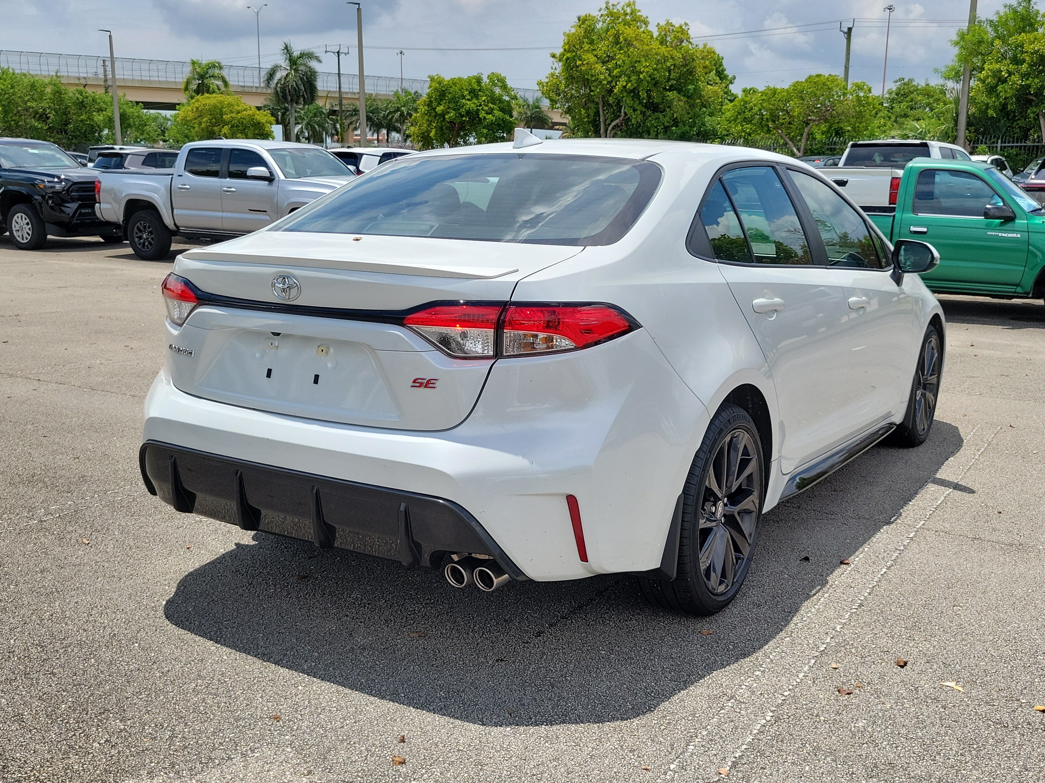 Used 2025 Pearl Toyota SE image 5