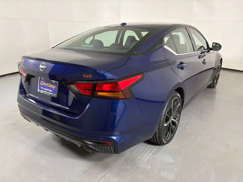 Used 2024 Blue Nissan 2.5 SR image 8
