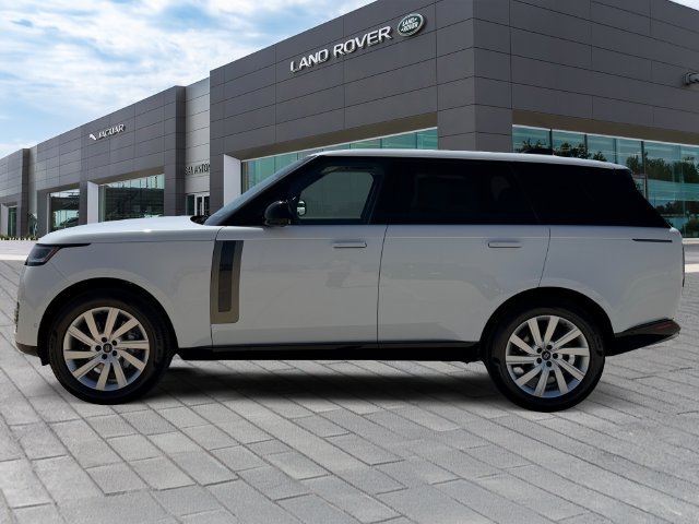 New 2027 Fuji White Land Rover SE image 2