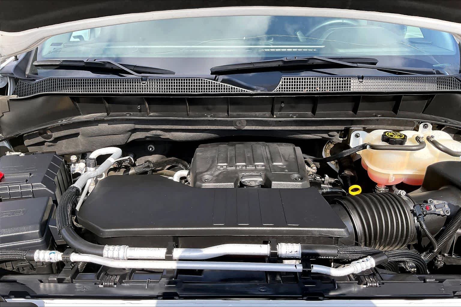 Used 2024 Summit White Chevrolet LT image 31