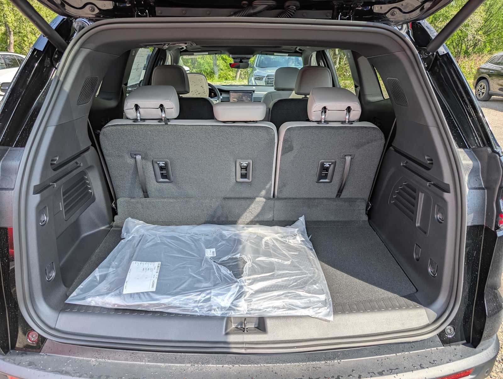 2026 GMC Acadia Elevation - Photo 7