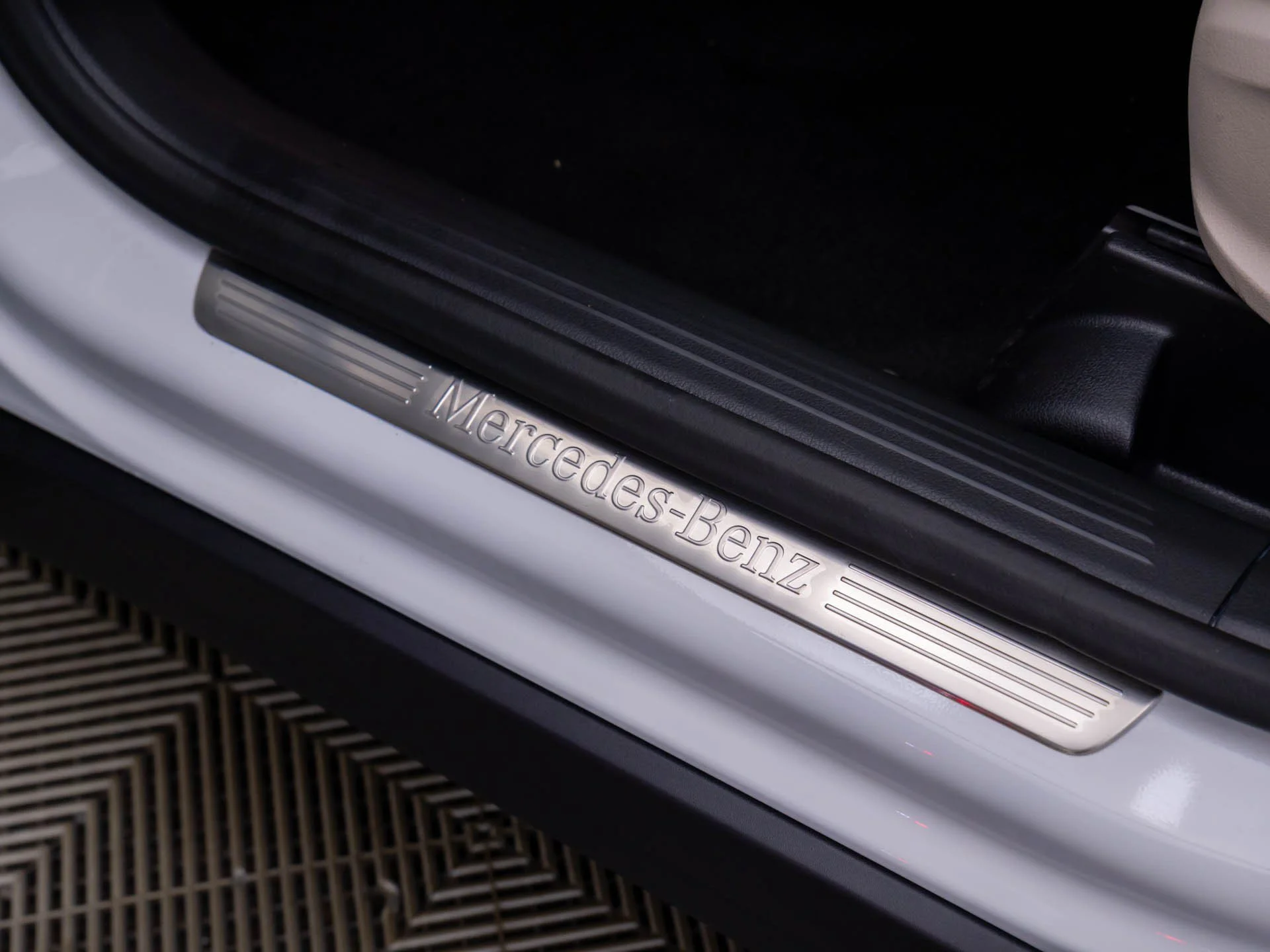 New 2026 White Mercedes-Benz GLB 250 image 16