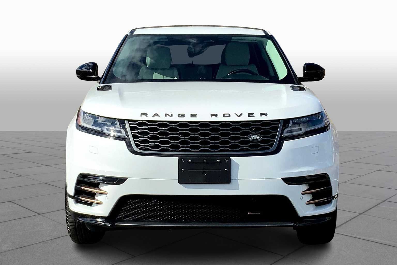 Used 2022 Fuji White Land Rover R-Dynamic S image 4