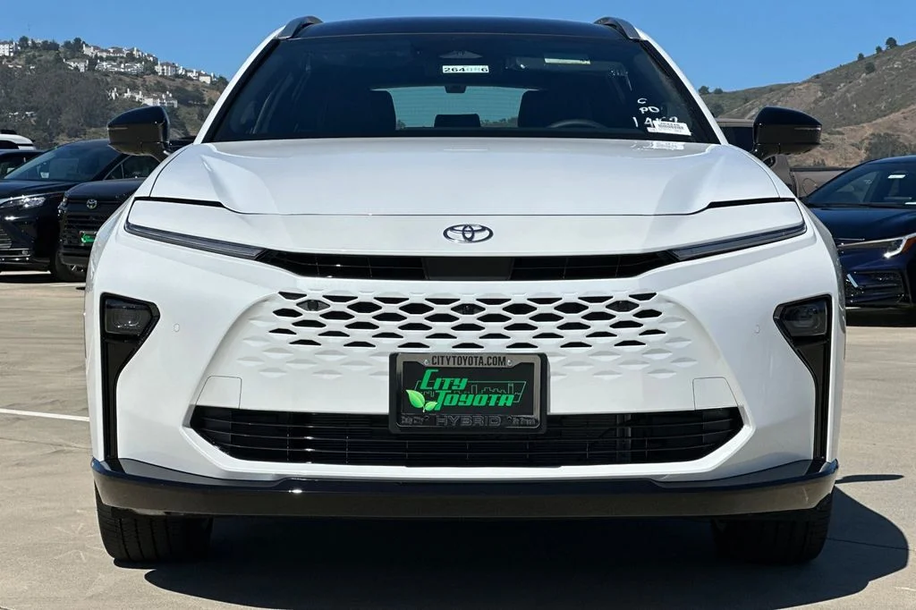 New 2026 Oxygen White <sup>1</sup> Toyota  Limited image 9