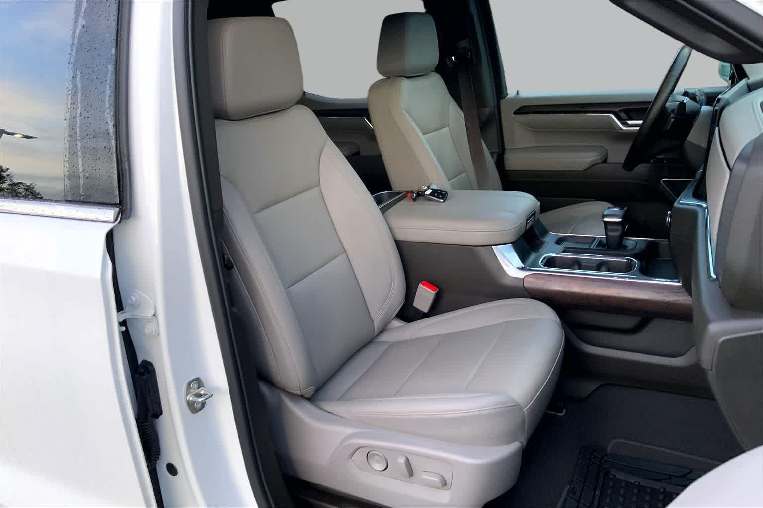 Used 2023 Summit White GMC SLT image 9