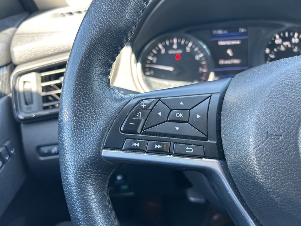 Used 2019 Silver Nissan SL image 17