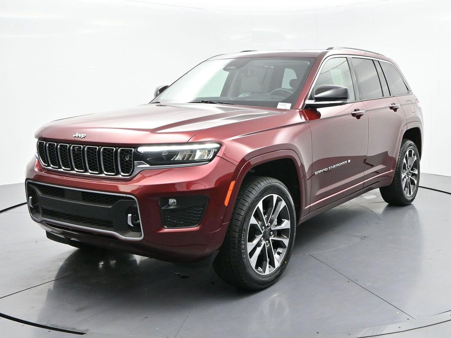 Used 2022 Velvet Red Pearlcoat Jeep Overland image 3