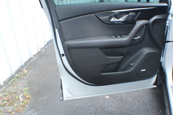 Used 2023 Iridescent Pearl Tricoat Chevrolet RS image 6