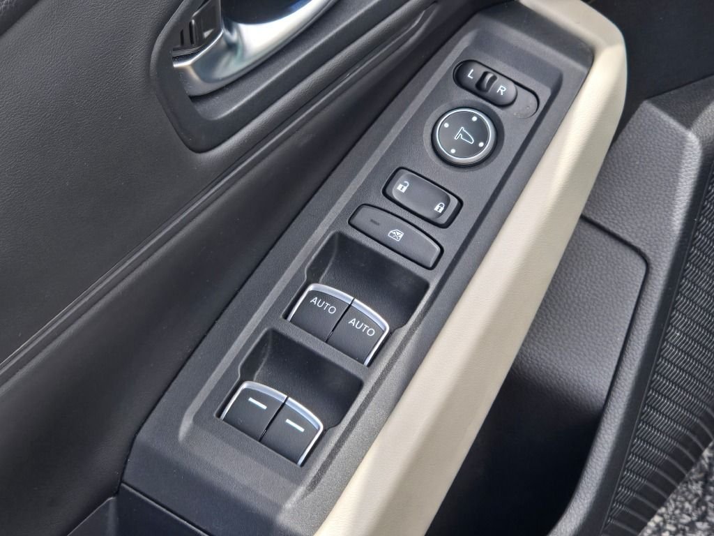 Used 2023 Meteorite Gray Metallic Honda EX image 17