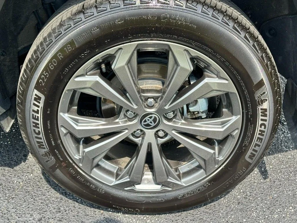 Used 2024  Toyota Limited image 9