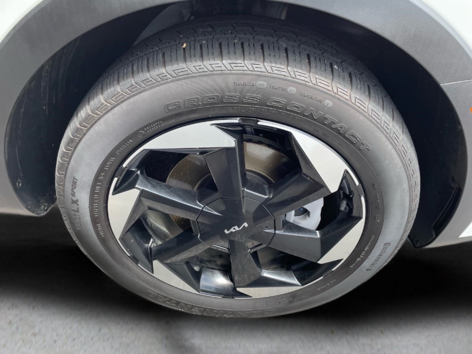 Used 2025 Snow White Pearl Kia EX image 16