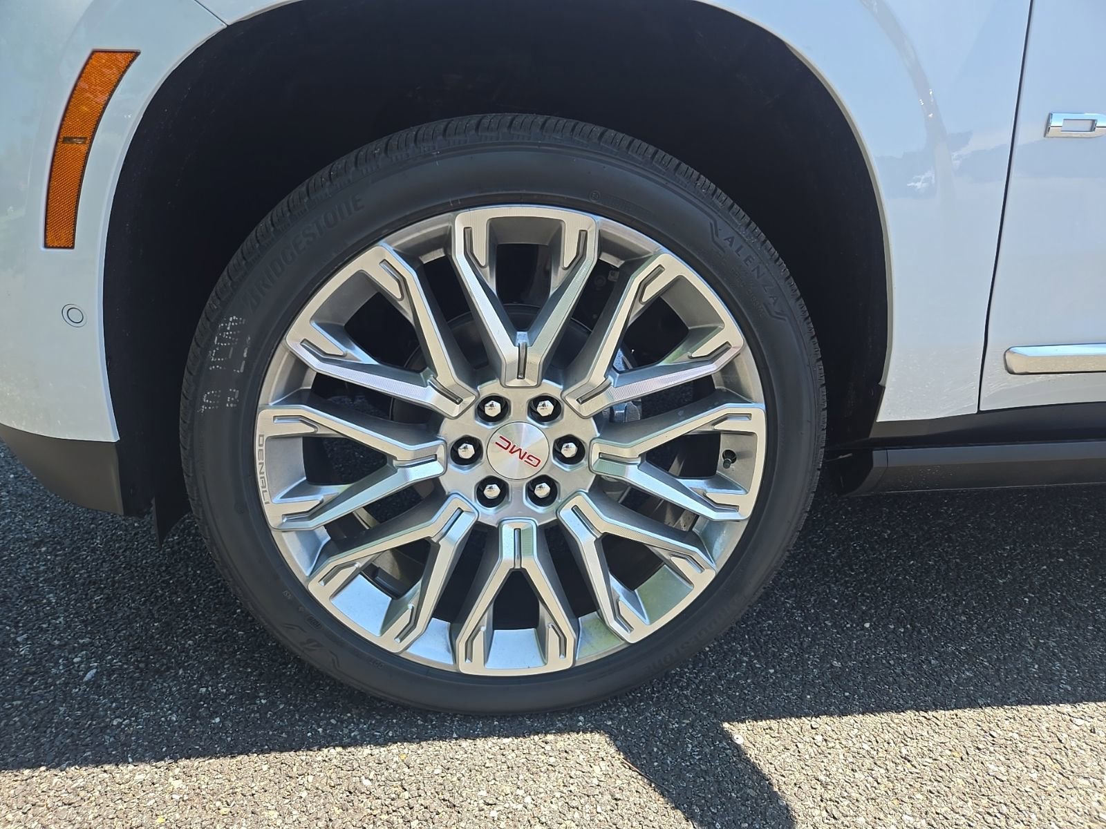 2026 GMC Yukon XL Denali - Photo 18