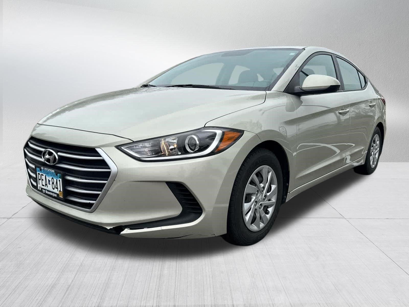 Used 2017 Hyundai Elantra SE with VIN KMHD74LF5HU422933 for sale in Brooklyn Center, MN