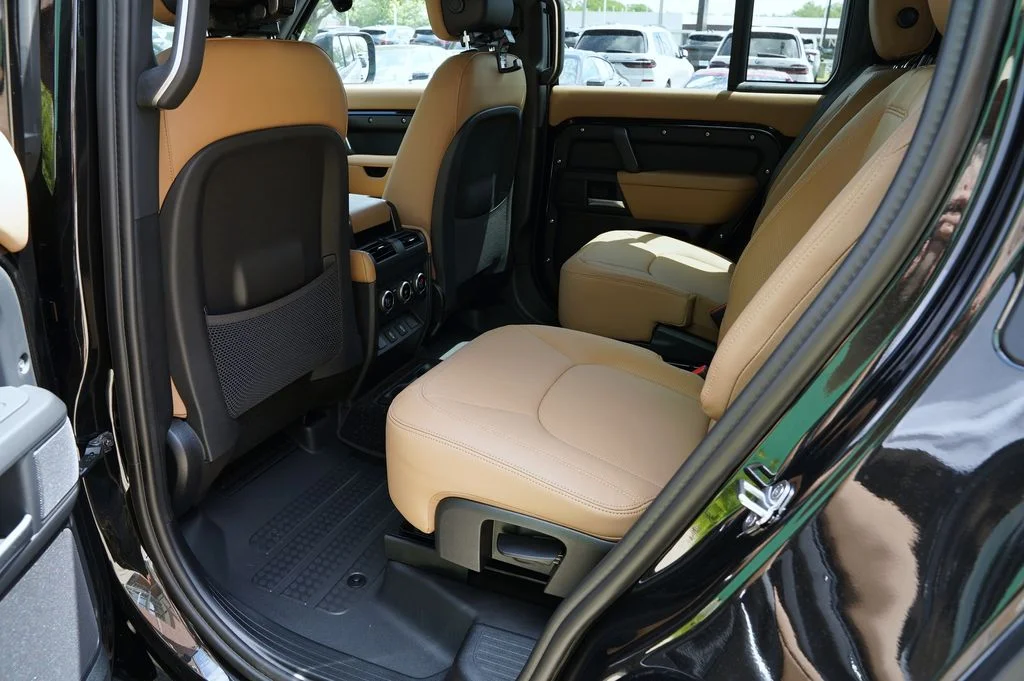 New 2026 Santorini Black Land Rover X-Dynamic SE image 34