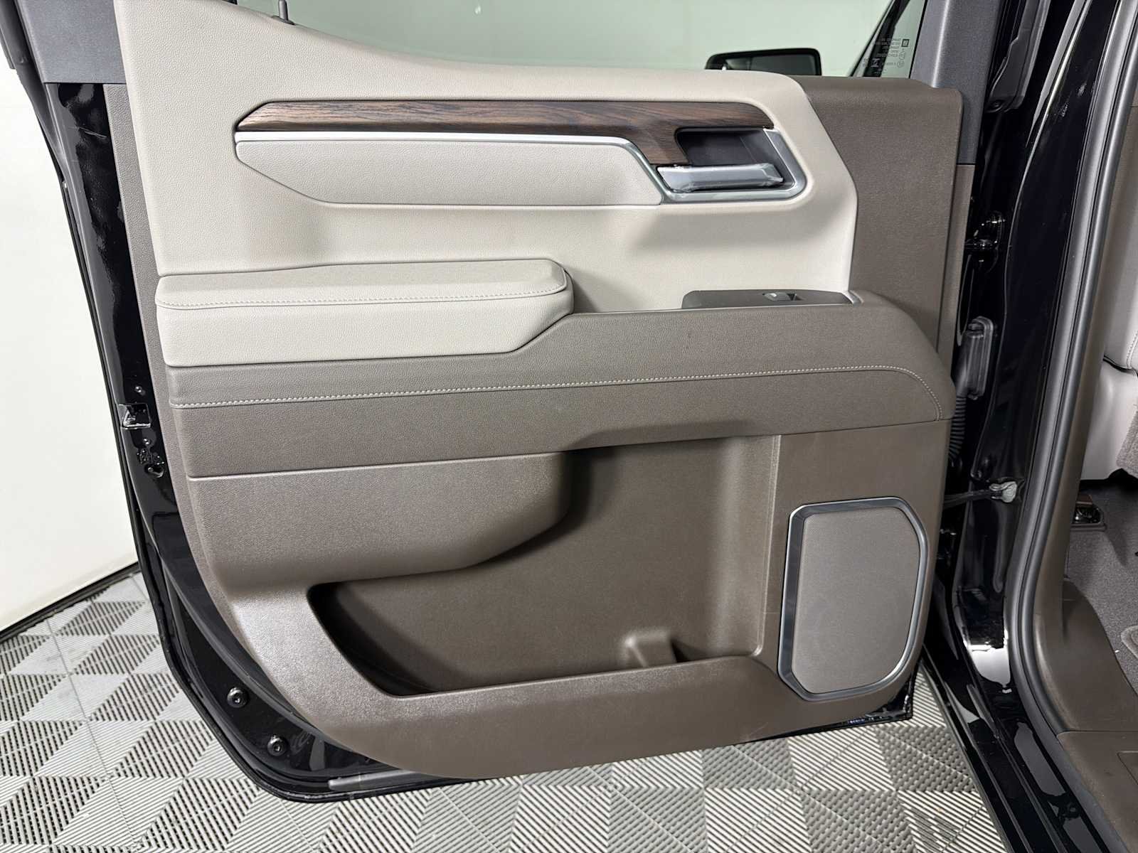 New 2026 Onyx Black GMC SLT image 19