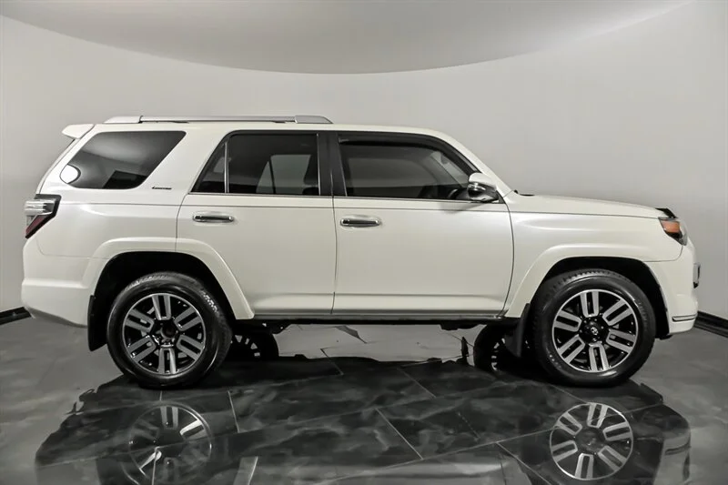 Used 2018 Blizzard Pearl Toyota Limited image 10