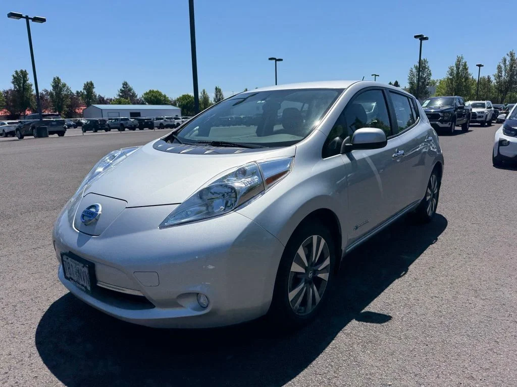 Used 2017 Brilliant Silver Nissan SV image 3