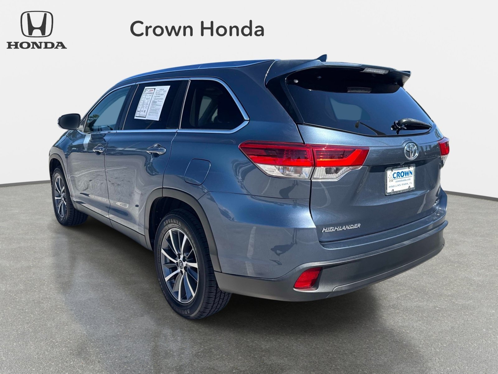 Used 2019 Shoreline Blue Pearl Toyota XLE image 3