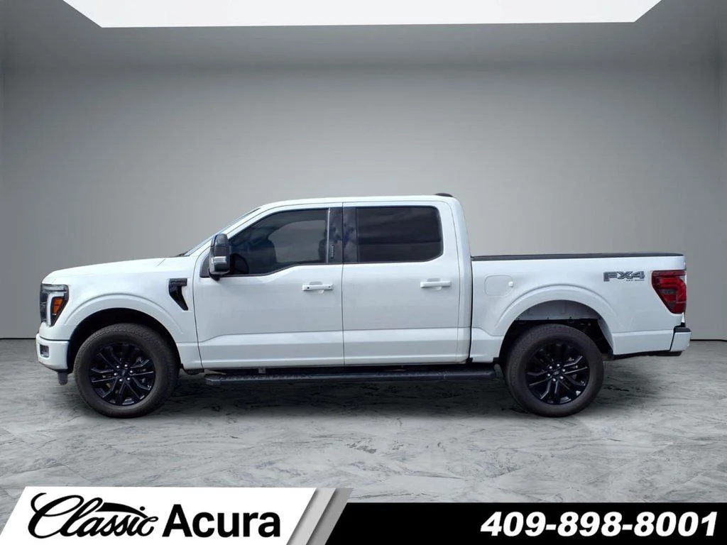 Used 2024 Star White Metallic Tri-Coat Ford LARIAT image 8