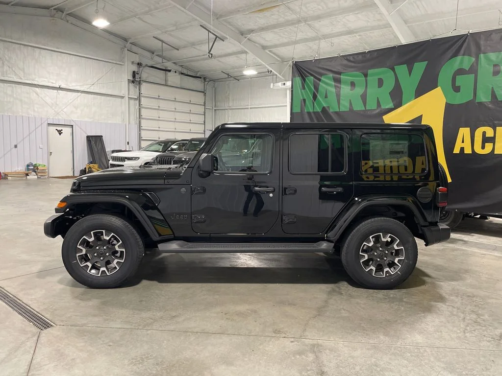 New 2026 Black Clear-Coat Exterior Paint Jeep Sahara image 13