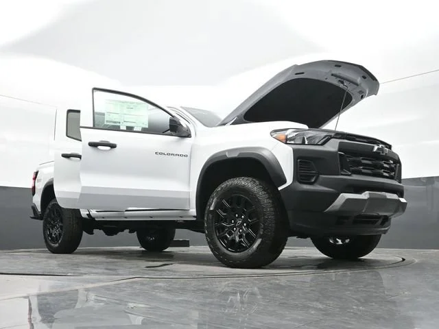 New 2026 Summit White Chevrolet Trail Boss image 22
